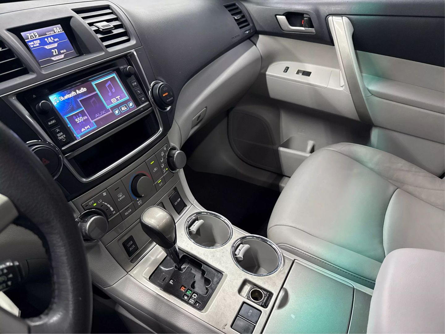 2013 Toyota Highlander - Image 32
