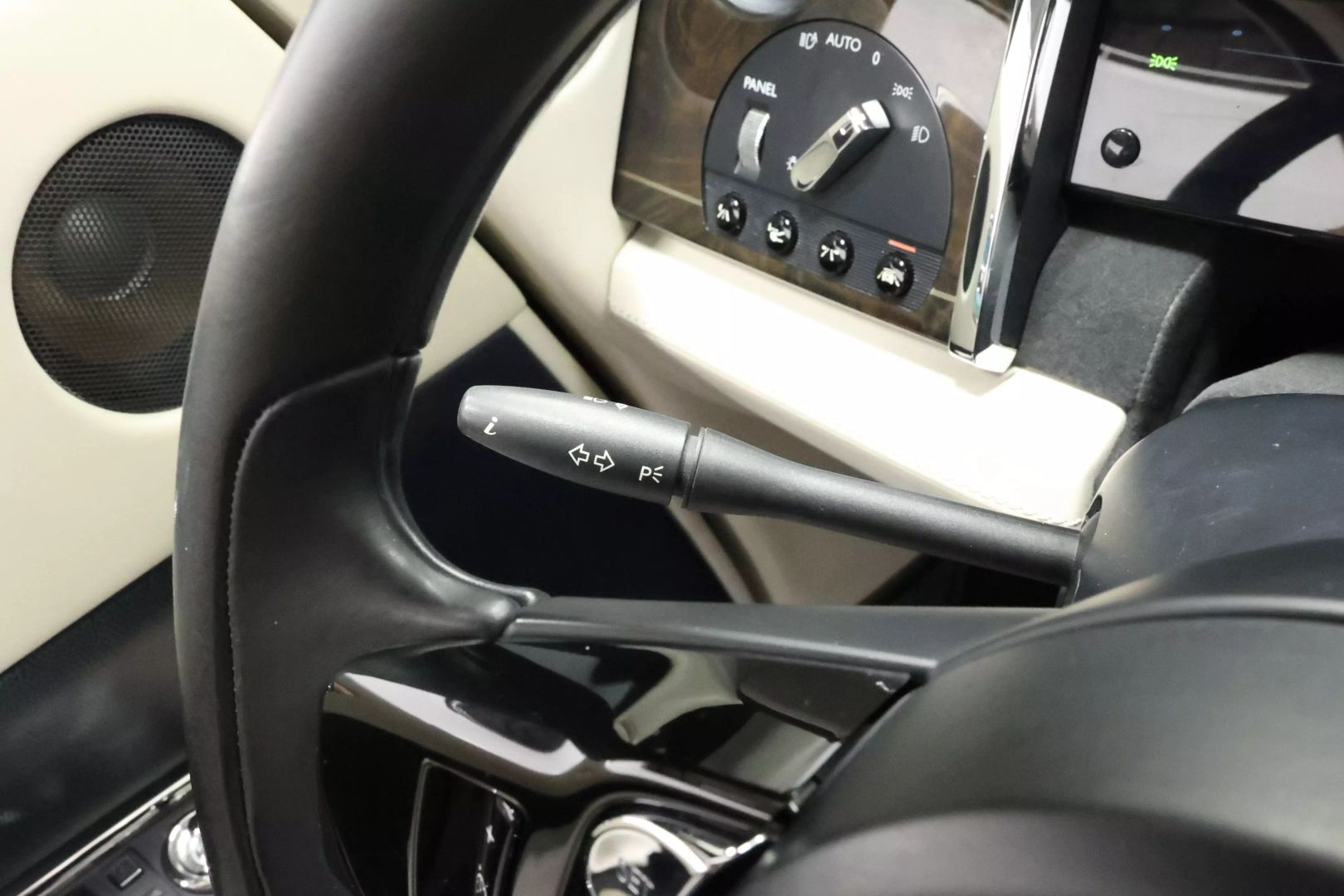 2014 Rolls-royce Wraith - Image 23