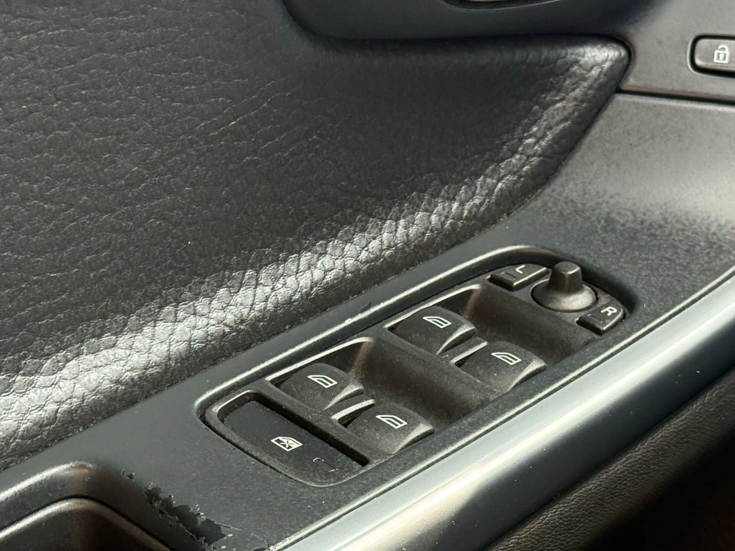 2012 Volvo S60 - Image 33