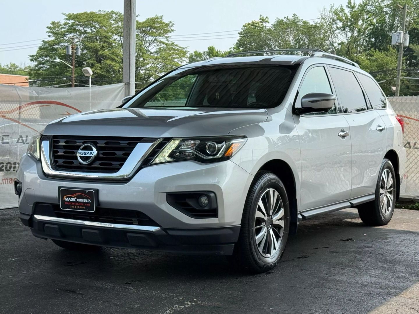 2017 Nissan Pathfinder - Image 3