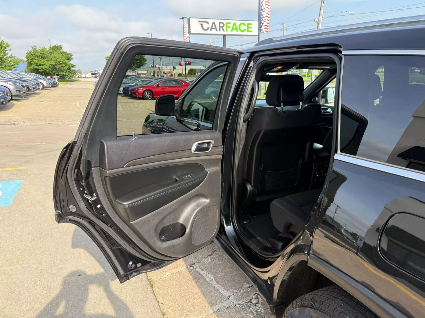 2018 Jeep Grand Cherokee - Image 19