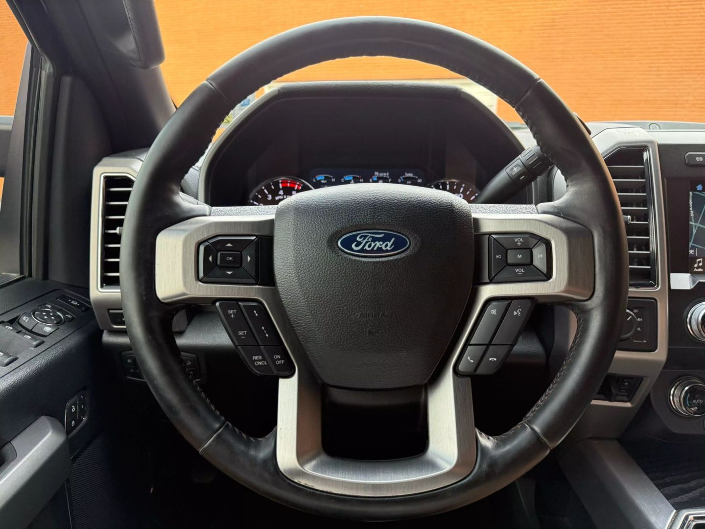 2019 Ford F350 Super Duty Crew Cab - Image 26