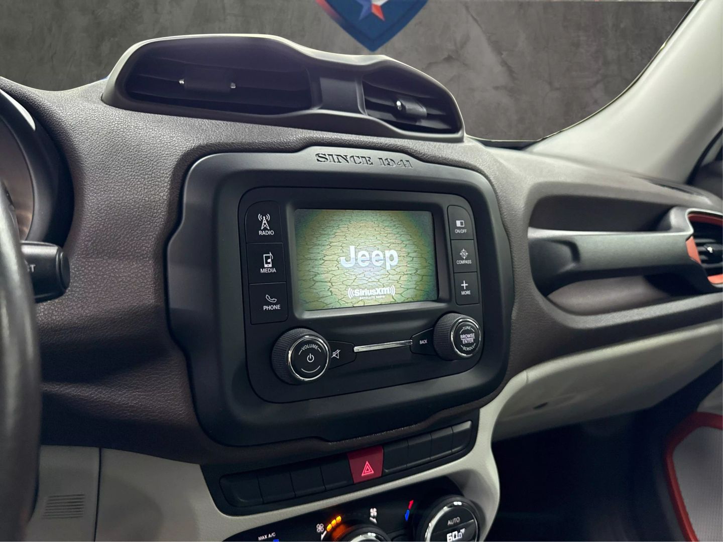 2015 Jeep Renegade - Image 20