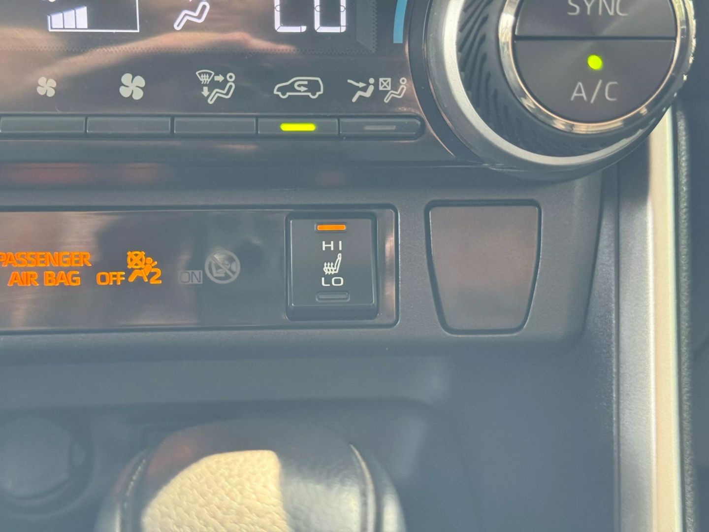 2019 Toyota Rav4 - Image 31