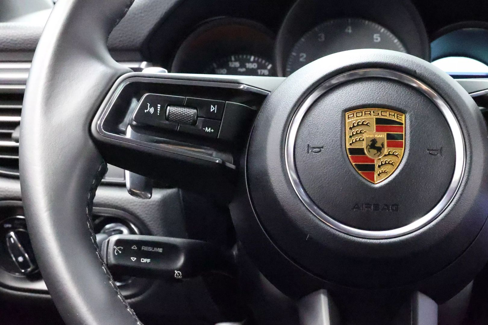 2022 Porsche Macan - Image 23