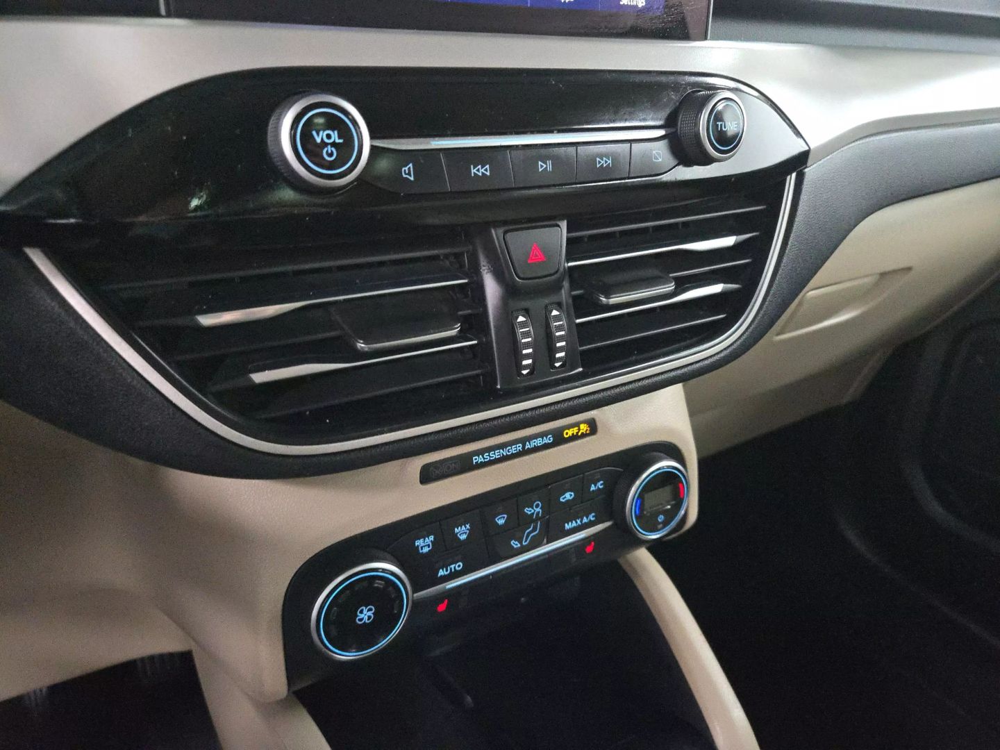 2020 Ford Escape - Image 26