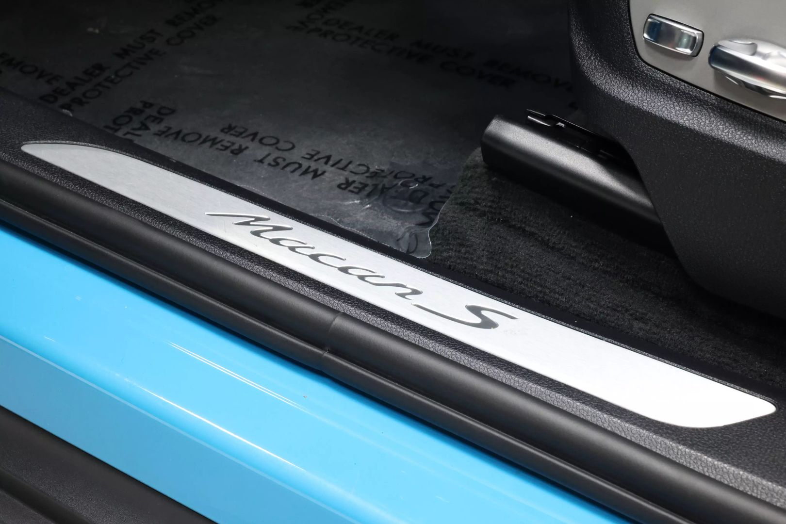 2022 Porsche Macan - Image 14