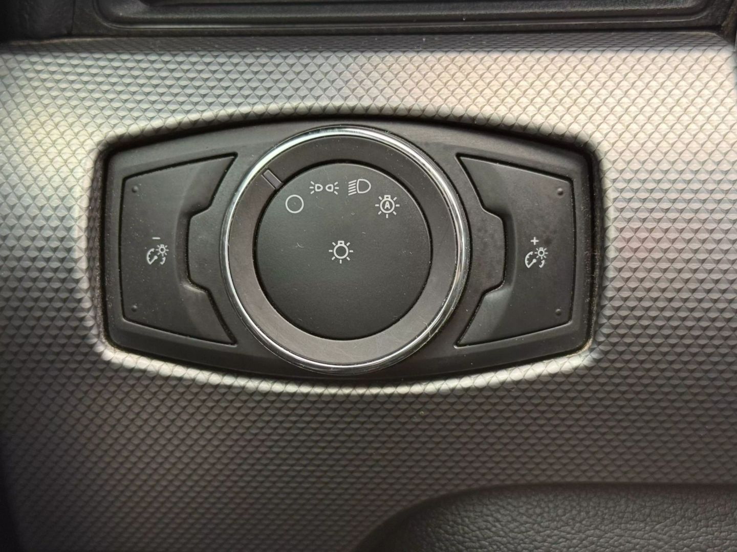 2019 Ford Mustang - Image 40