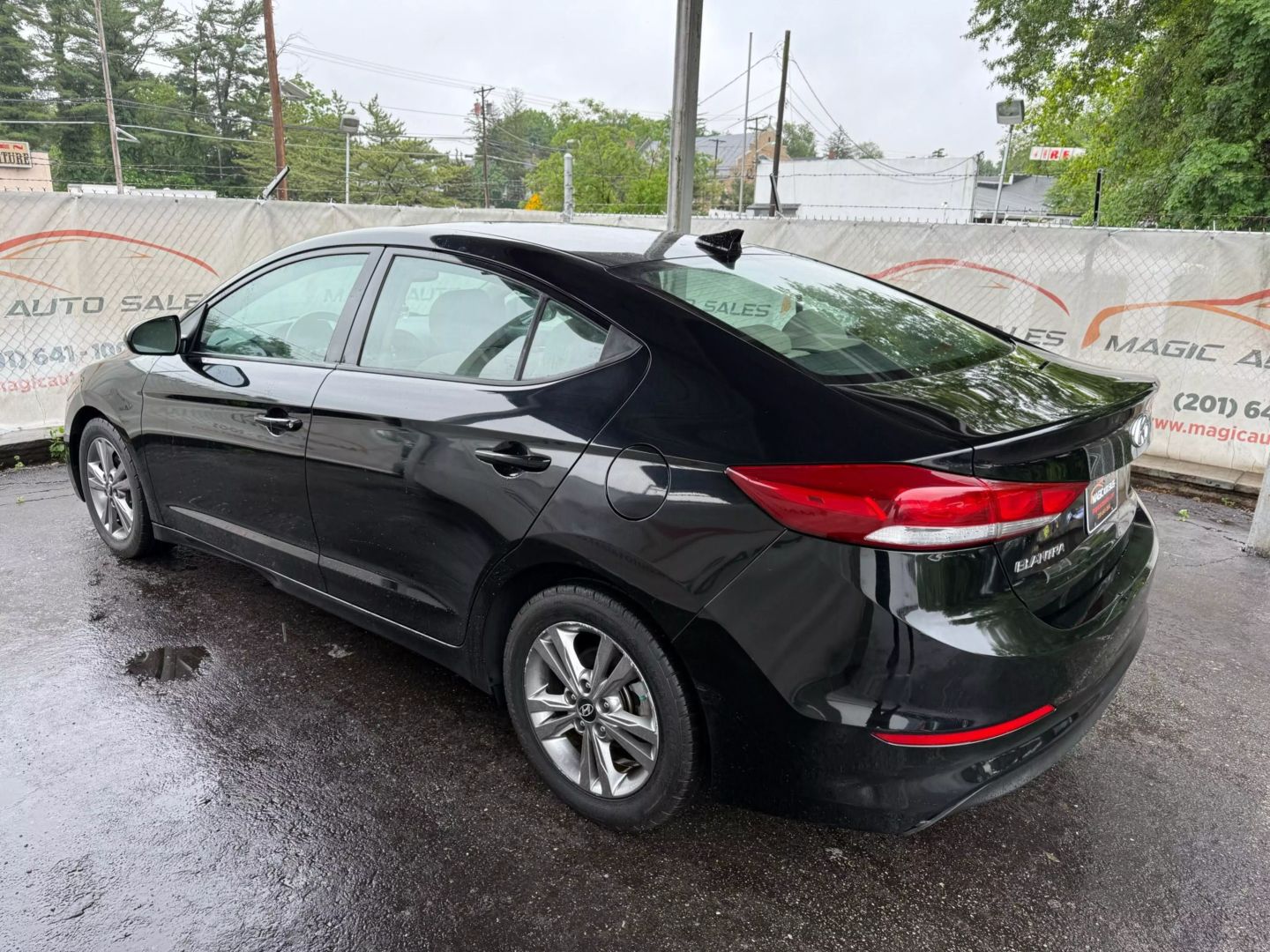2018 Hyundai Elantra - Image 12