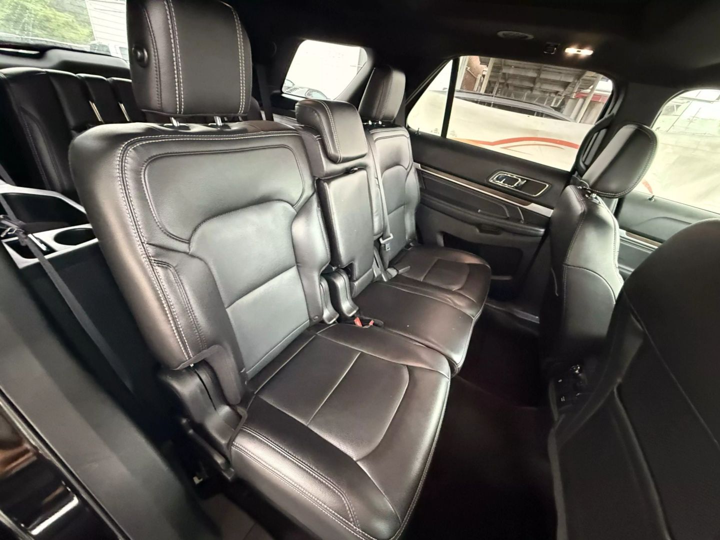 2018 Ford Explorer - Image 24