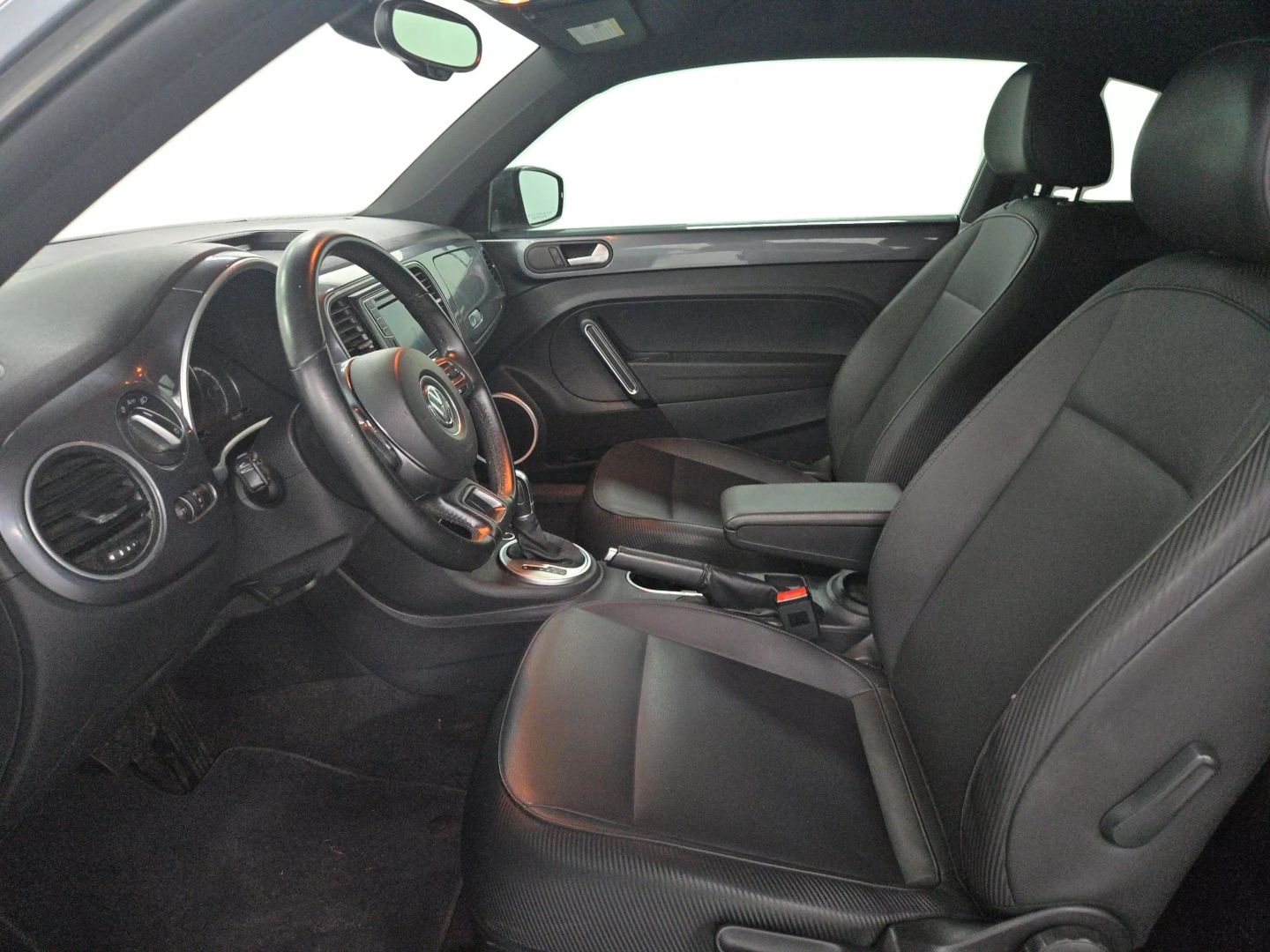 2016 Volkswagen Beetle - Image 9