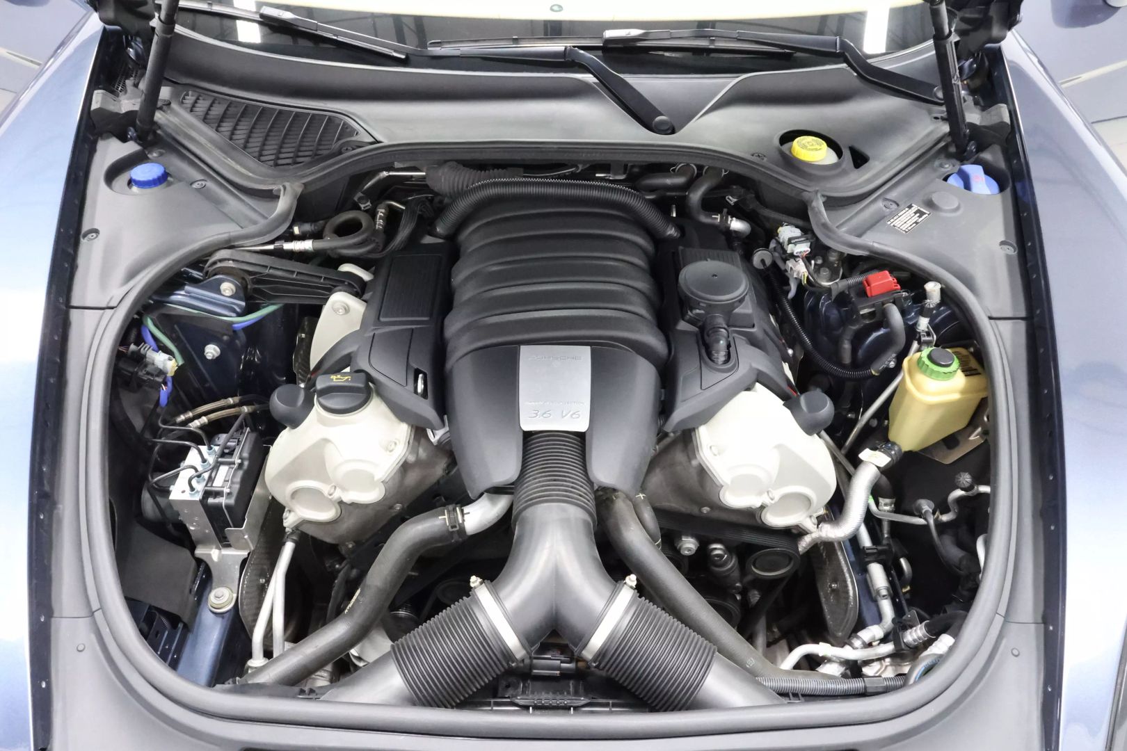 2014 Porsche Panamera - Image 116