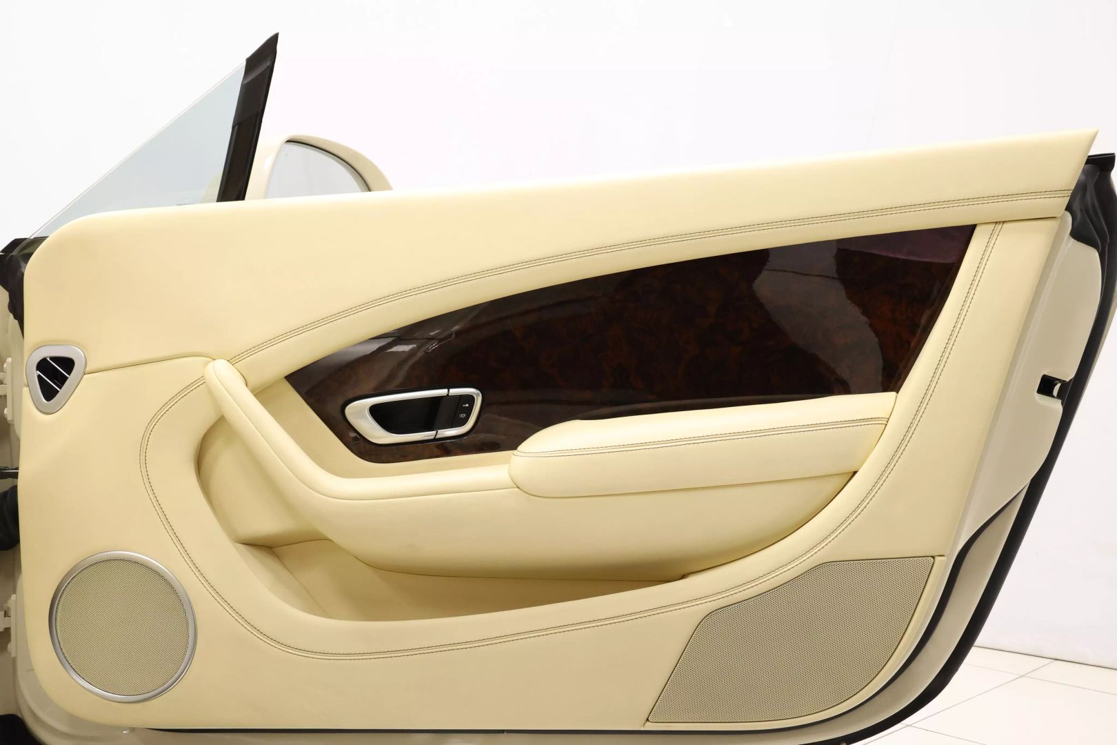 2016 Bentley Continental - Image 73