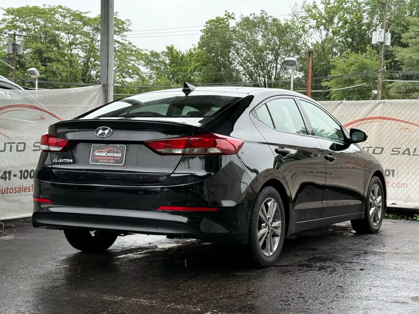 2018 Hyundai Elantra - Image 9