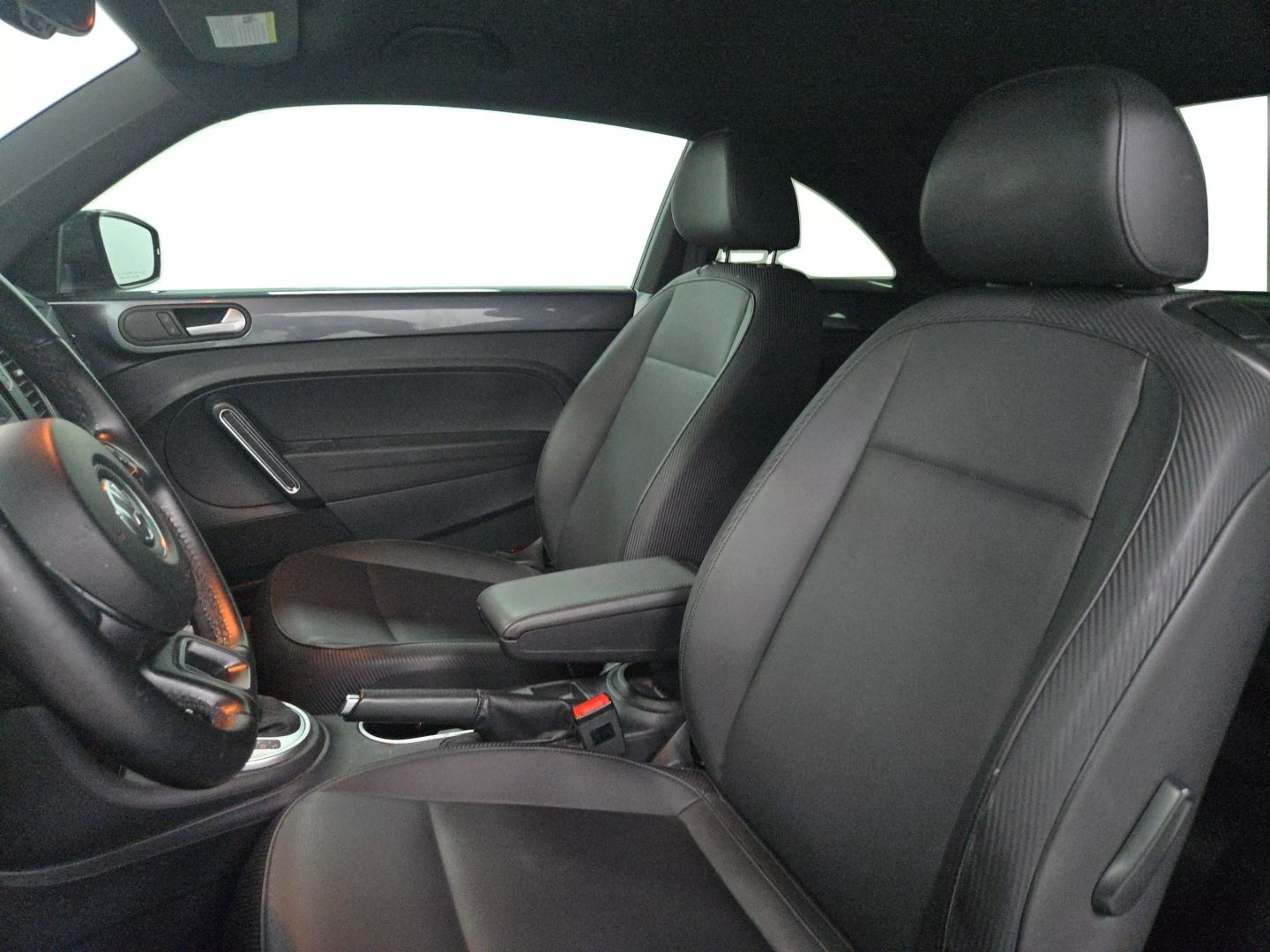 2016 Volkswagen Beetle - Image 16