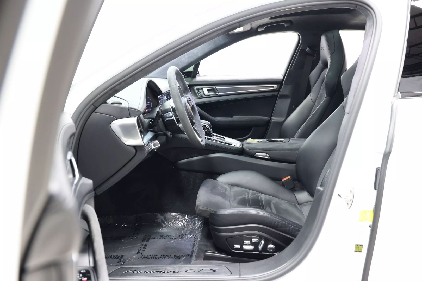 2020 Porsche Panamera - Image 13
