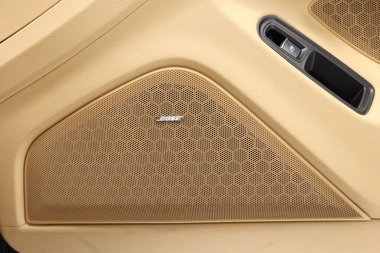 2014 Porsche Panamera - Image 100