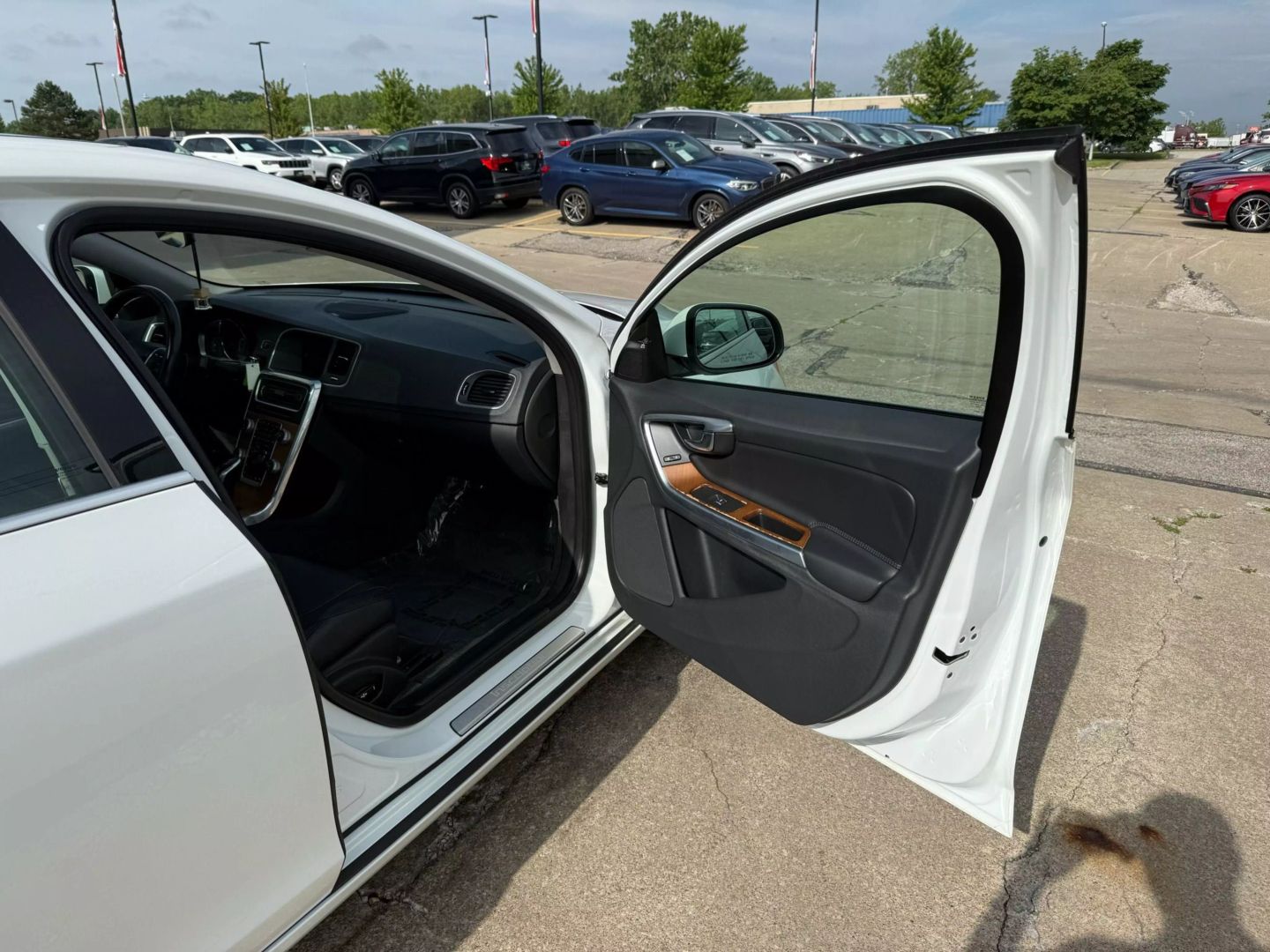 2016 Volvo S60 - Image 27
