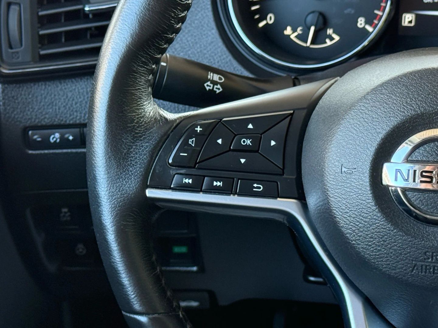 2017 Nissan Rogue - Image 34