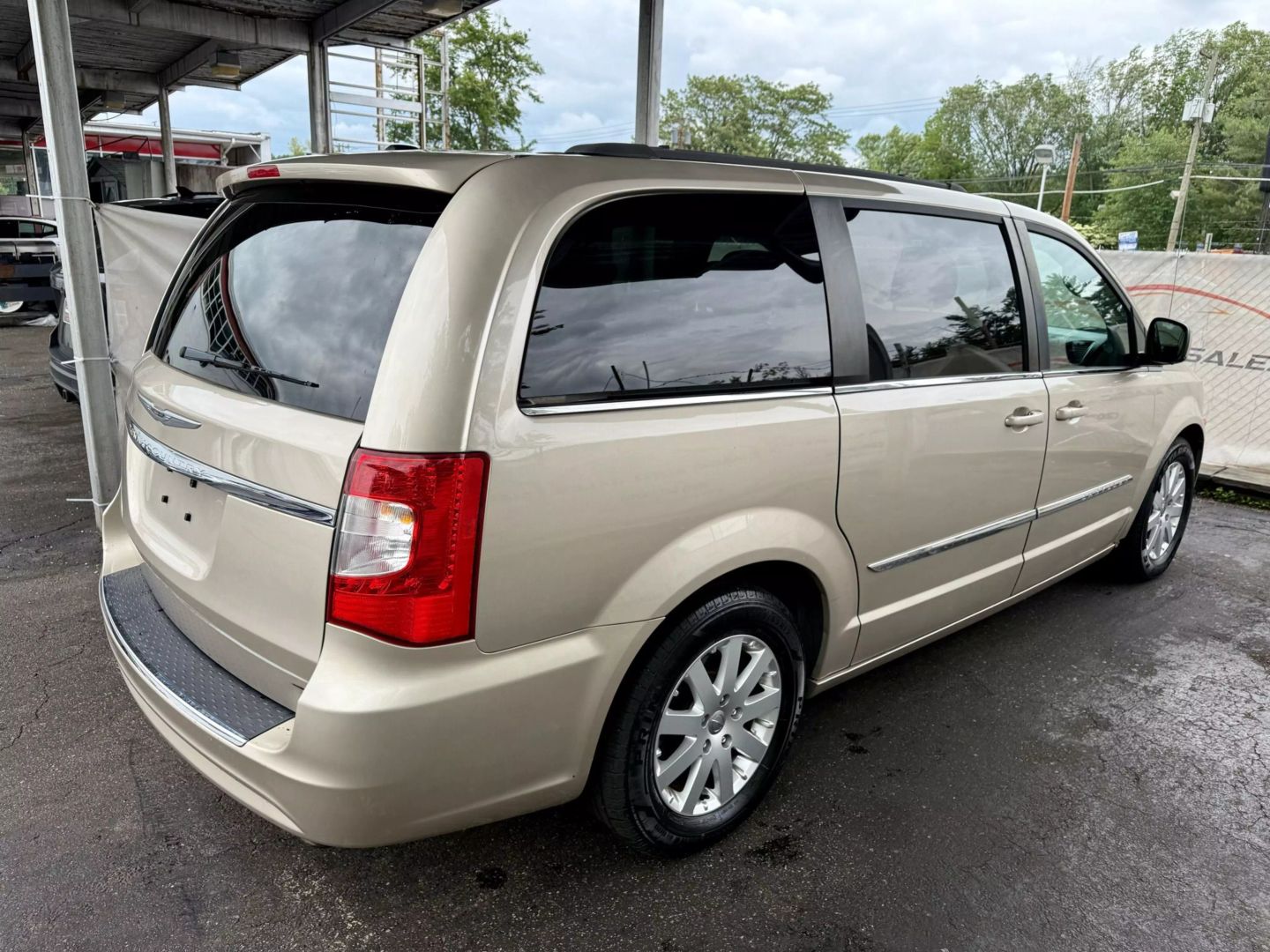 2013 Chrysler Town & Country - Image 12