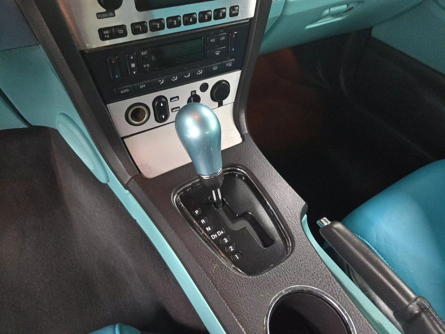 2002 Ford Thunderbird - Image 24