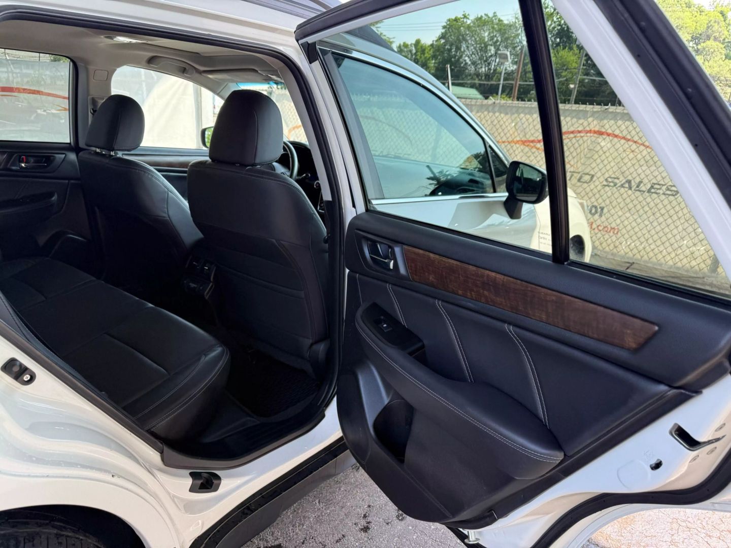 2018 Subaru Outback - Image 21
