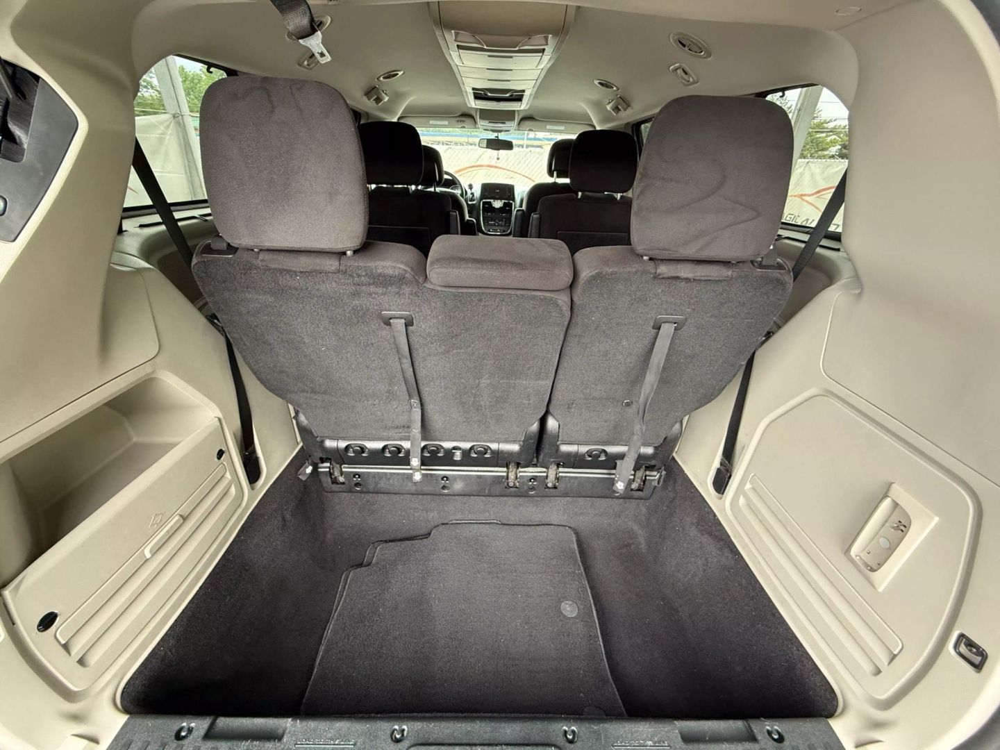 2013 Chrysler Town & Country - Image 20