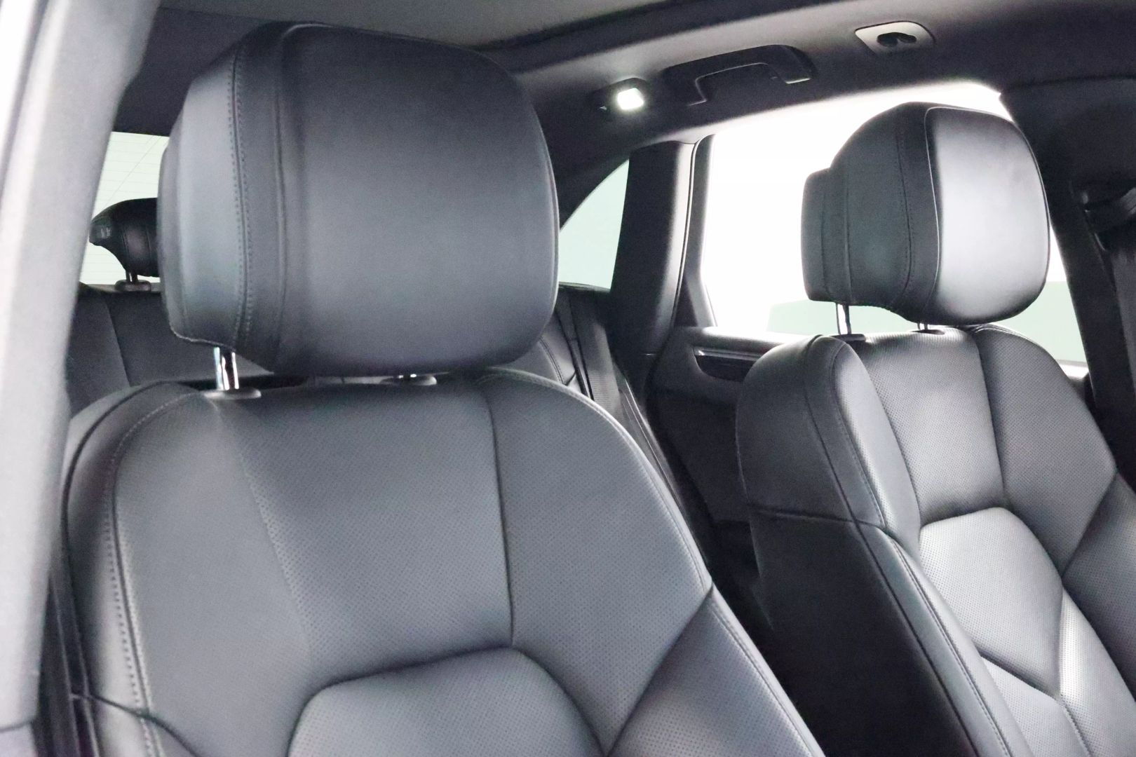 2022 Porsche Macan - Image 85