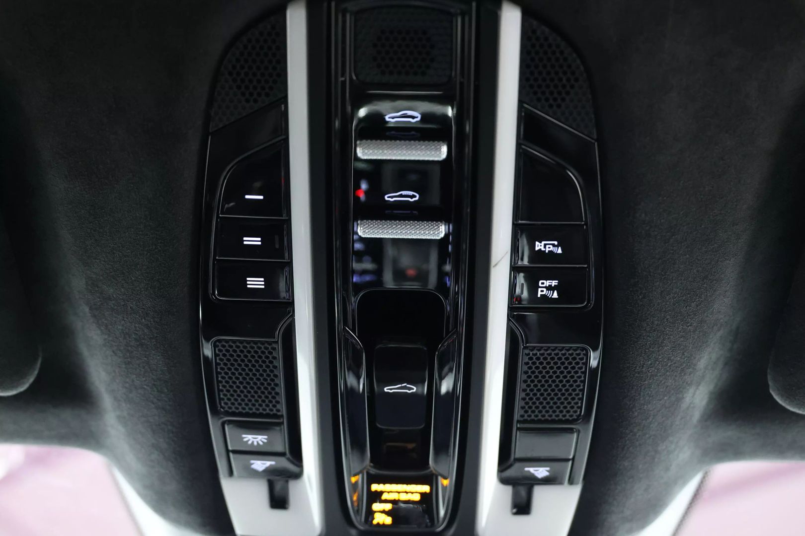 2020 Porsche Panamera - Image 50