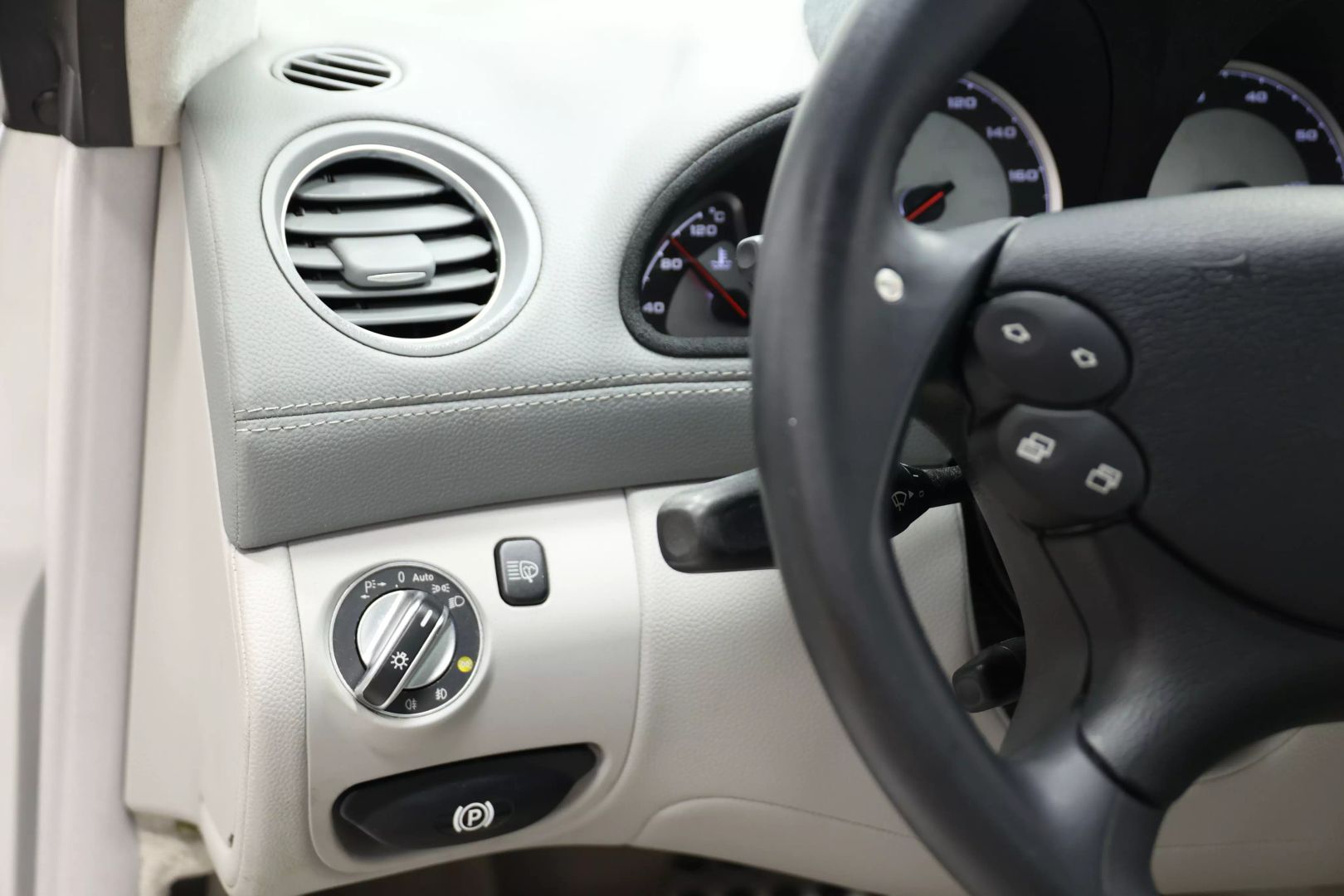 2004 Mercedes-benz Sl-class - Image 21