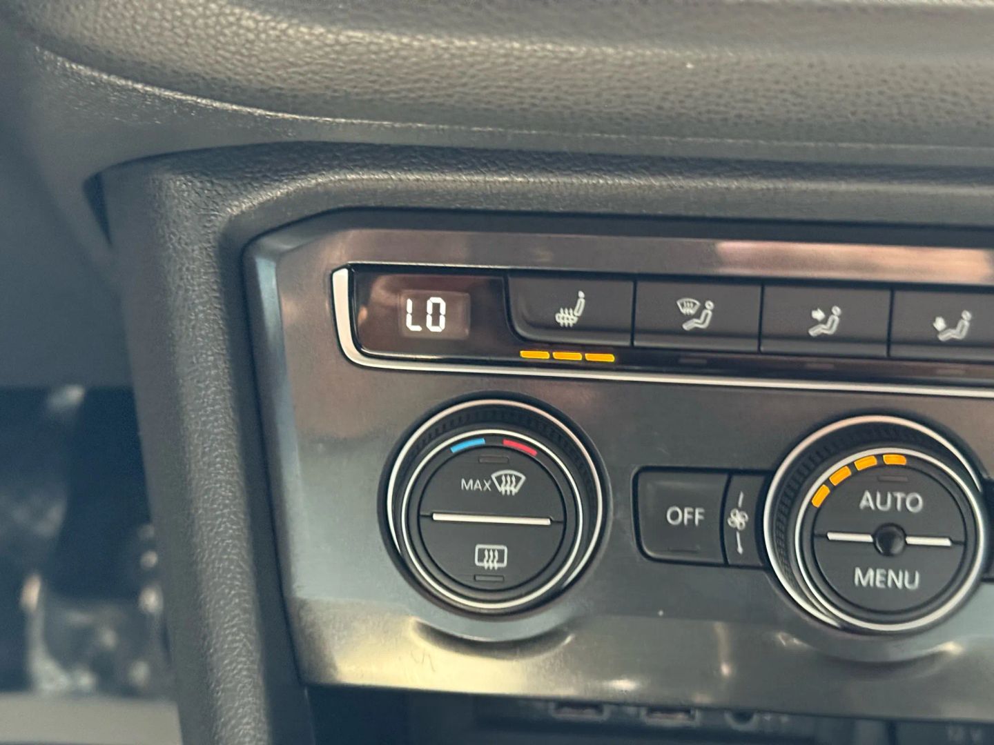 2019 Volkswagen Tiguan - Image 27