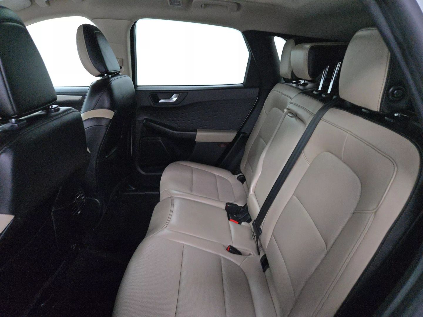 2020 Ford Escape - Image 10