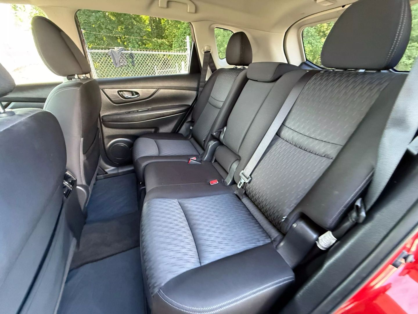 2017 Nissan Rogue - Image 19