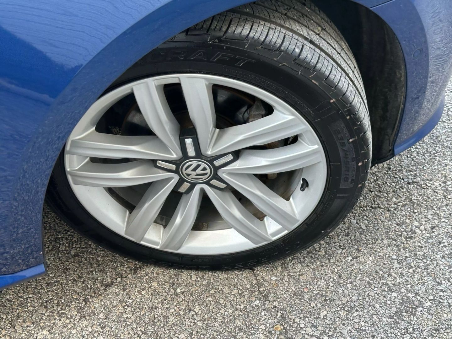 2017 Volkswagen Passat - Image 46