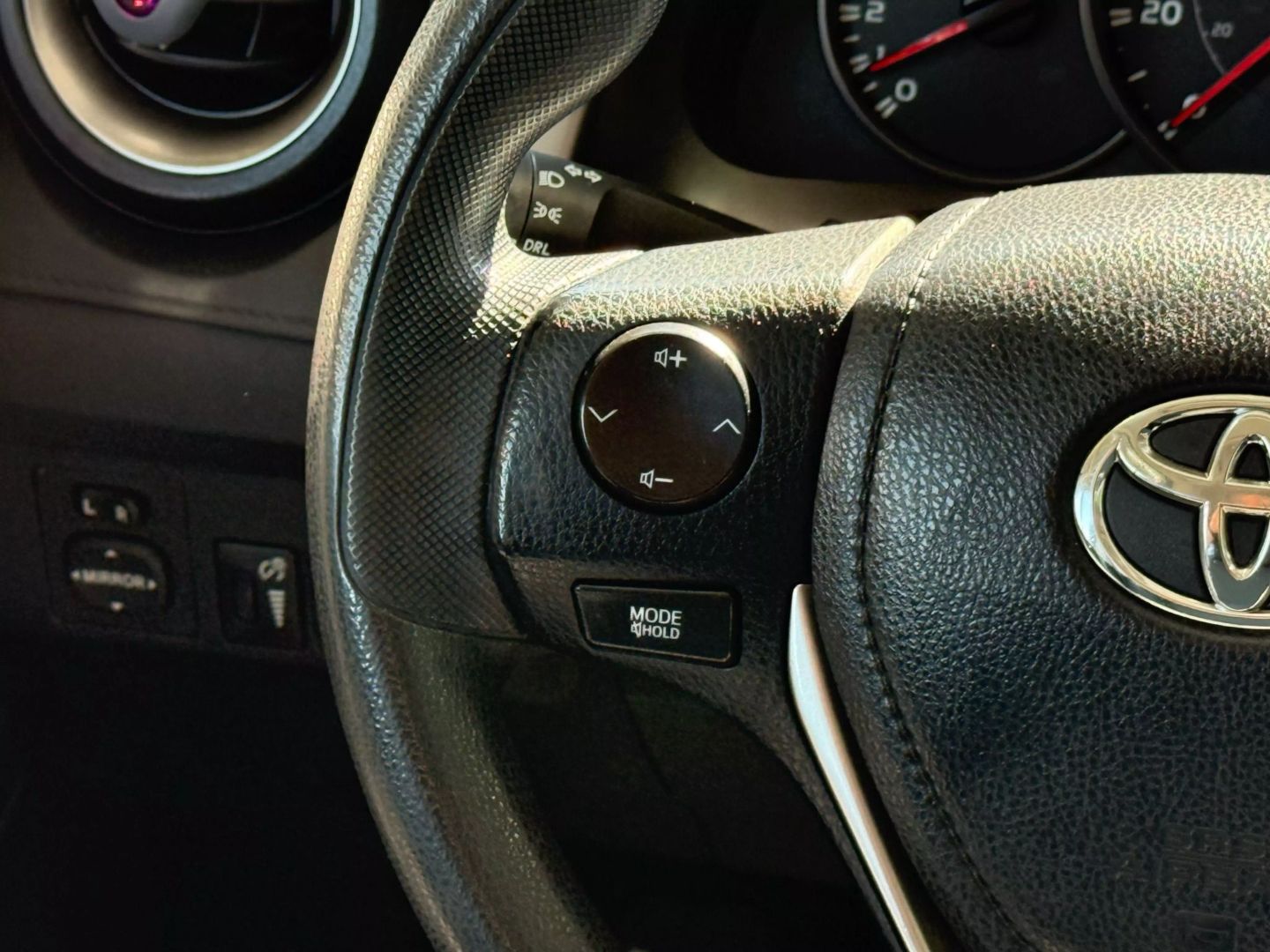 2016 Toyota Rav4 - Image 31
