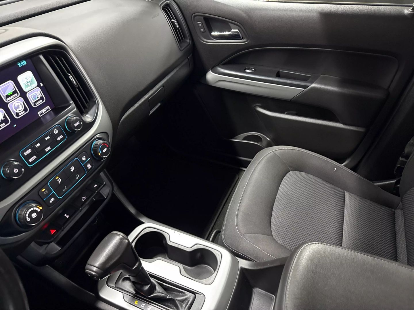 2018 Chevrolet Colorado Crew Cab - Image 30