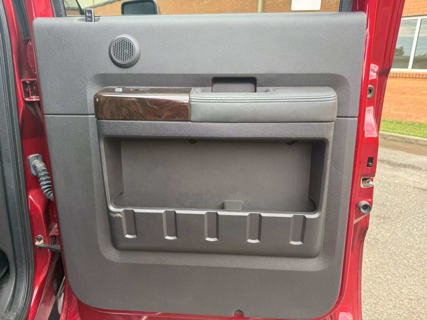 2015 Ford F250 Super Duty Crew Cab - Image 18