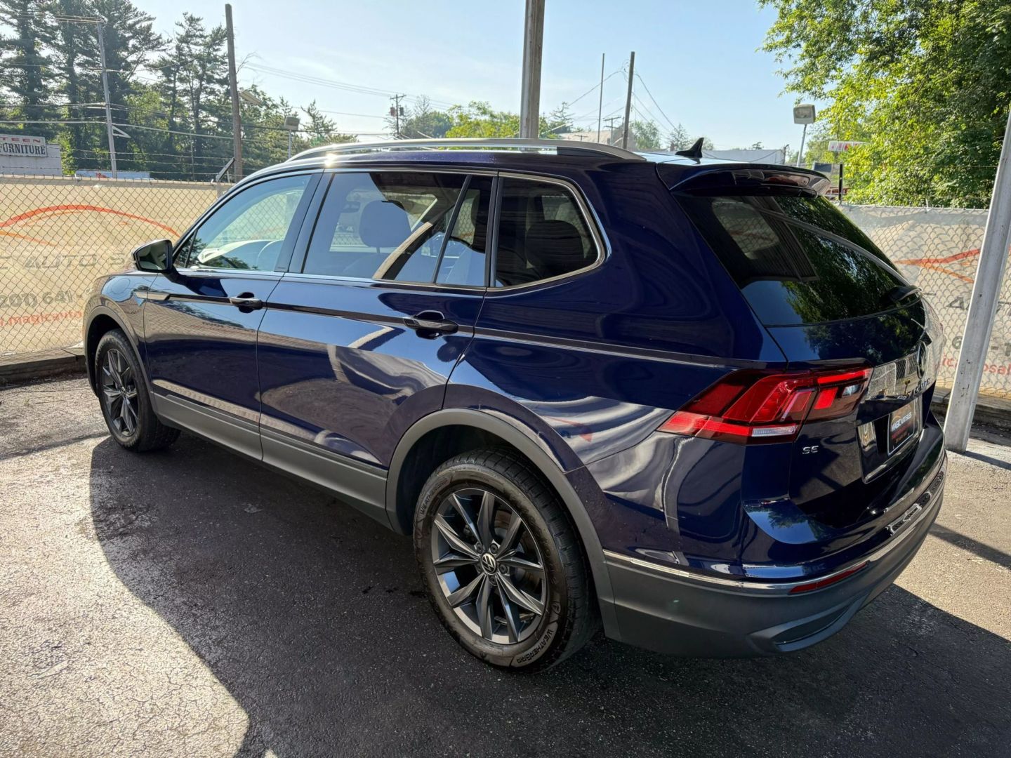 2022 Volkswagen Tiguan - Image 13