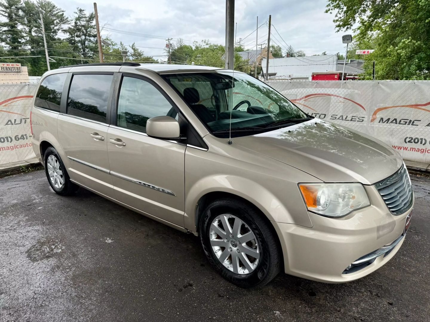 2013 Chrysler Town & Country - Image 7