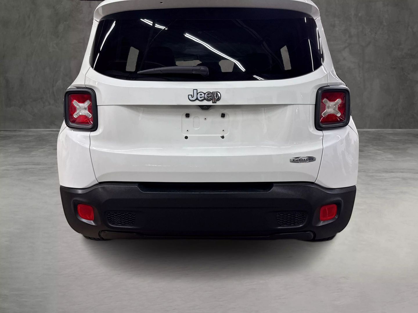 2015 Jeep Renegade - Image 13