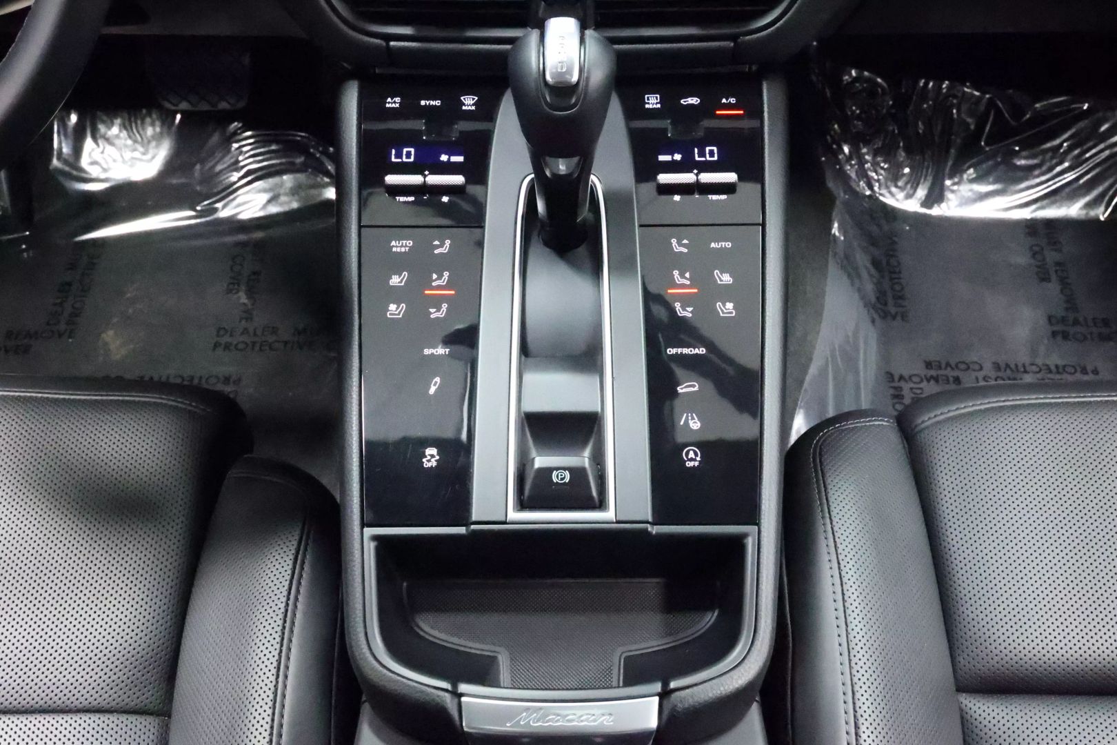 2022 Porsche Macan - Image 35