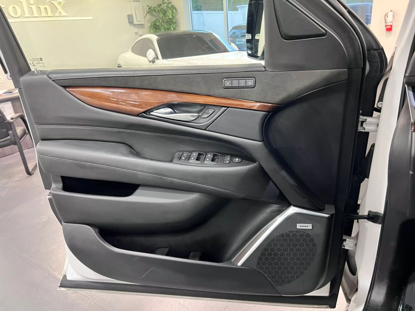 2019 Cadillac Escalade Luxury Sport Utility 4d - Image 26