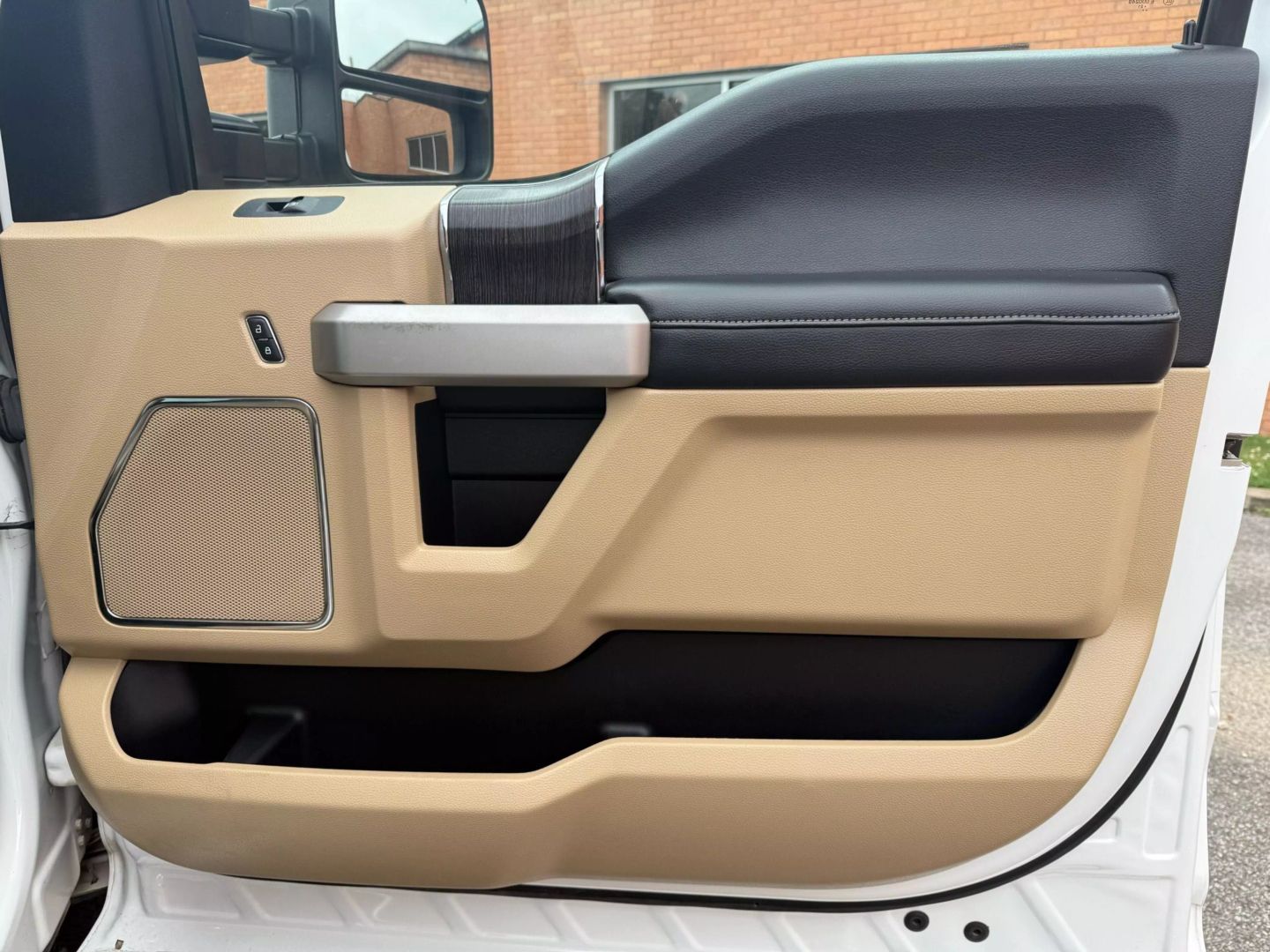 2021 Ford F250 Super Duty Crew Cab - Image 24