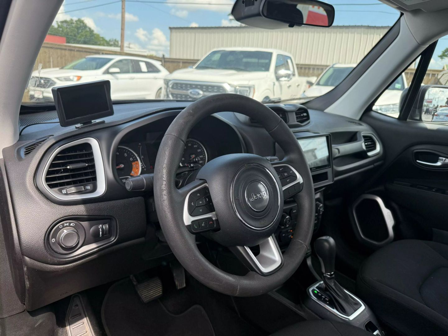 2021 Jeep Renegade - Image 18