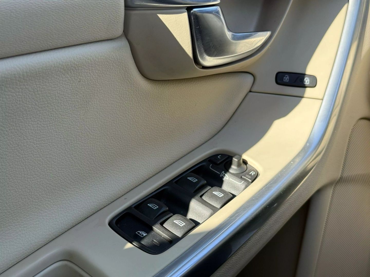 2015 Volvo S60 - Image 44