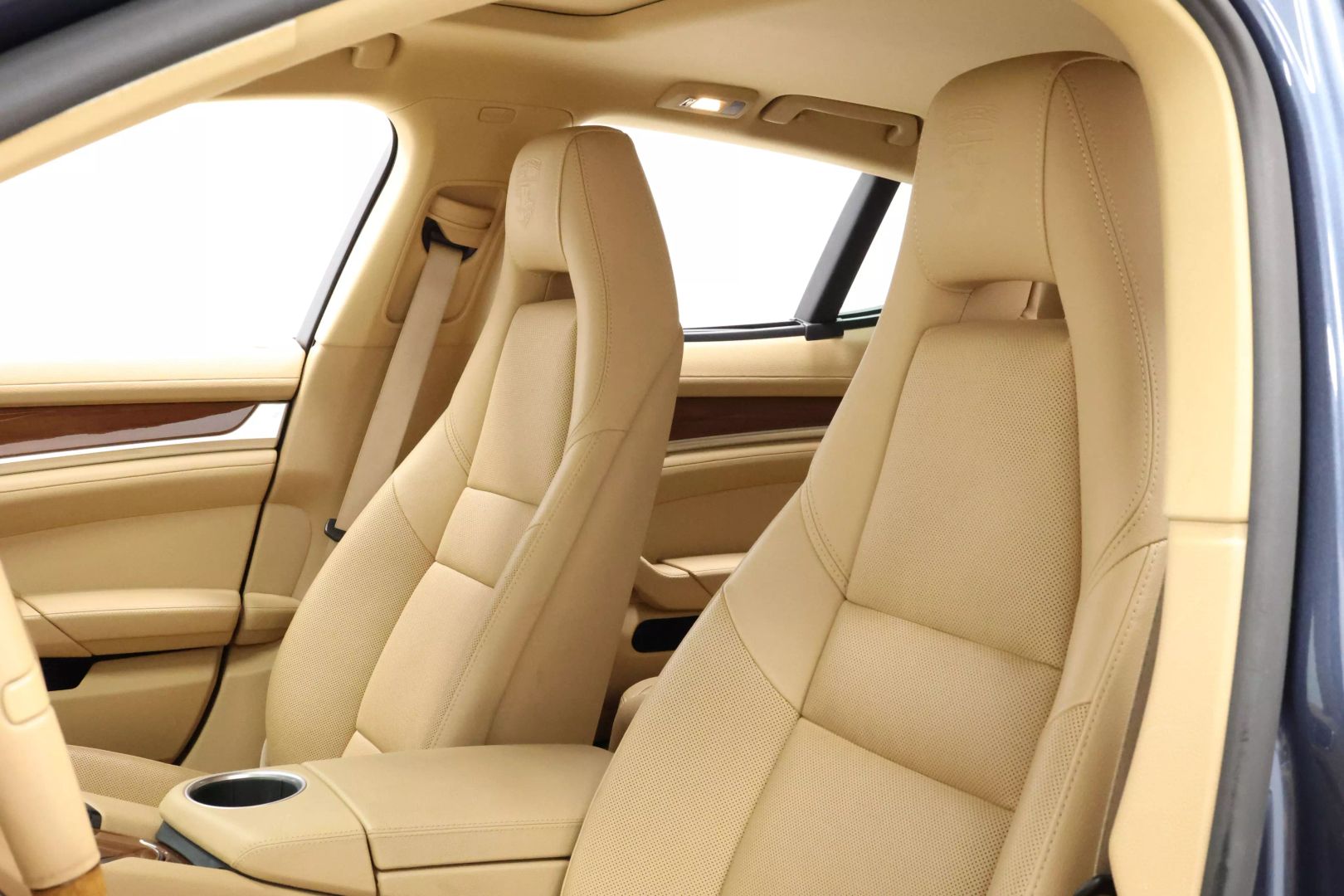 2014 Porsche Panamera - Image 17