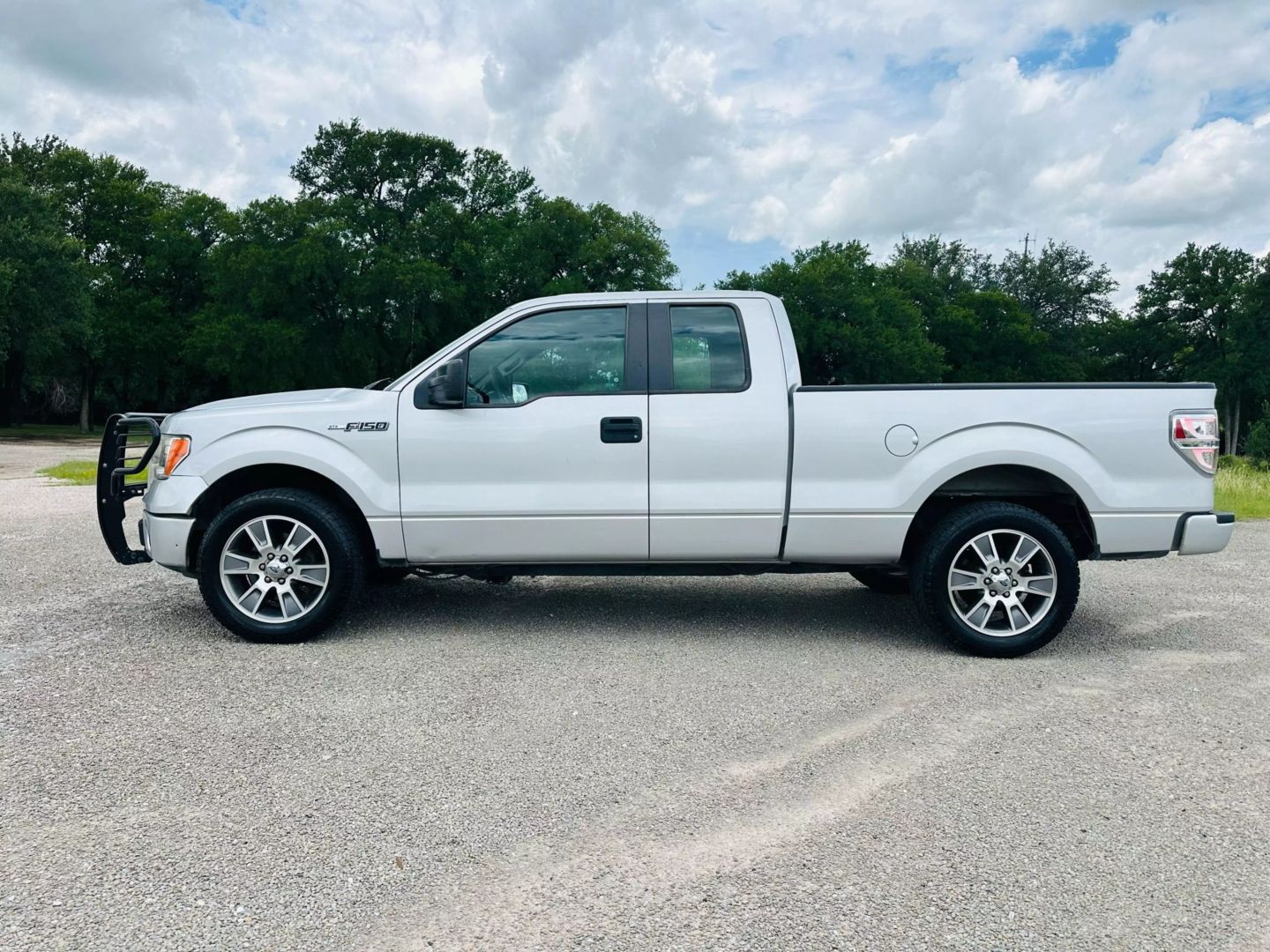 2014 Ford F150 Super Cab - Image 2