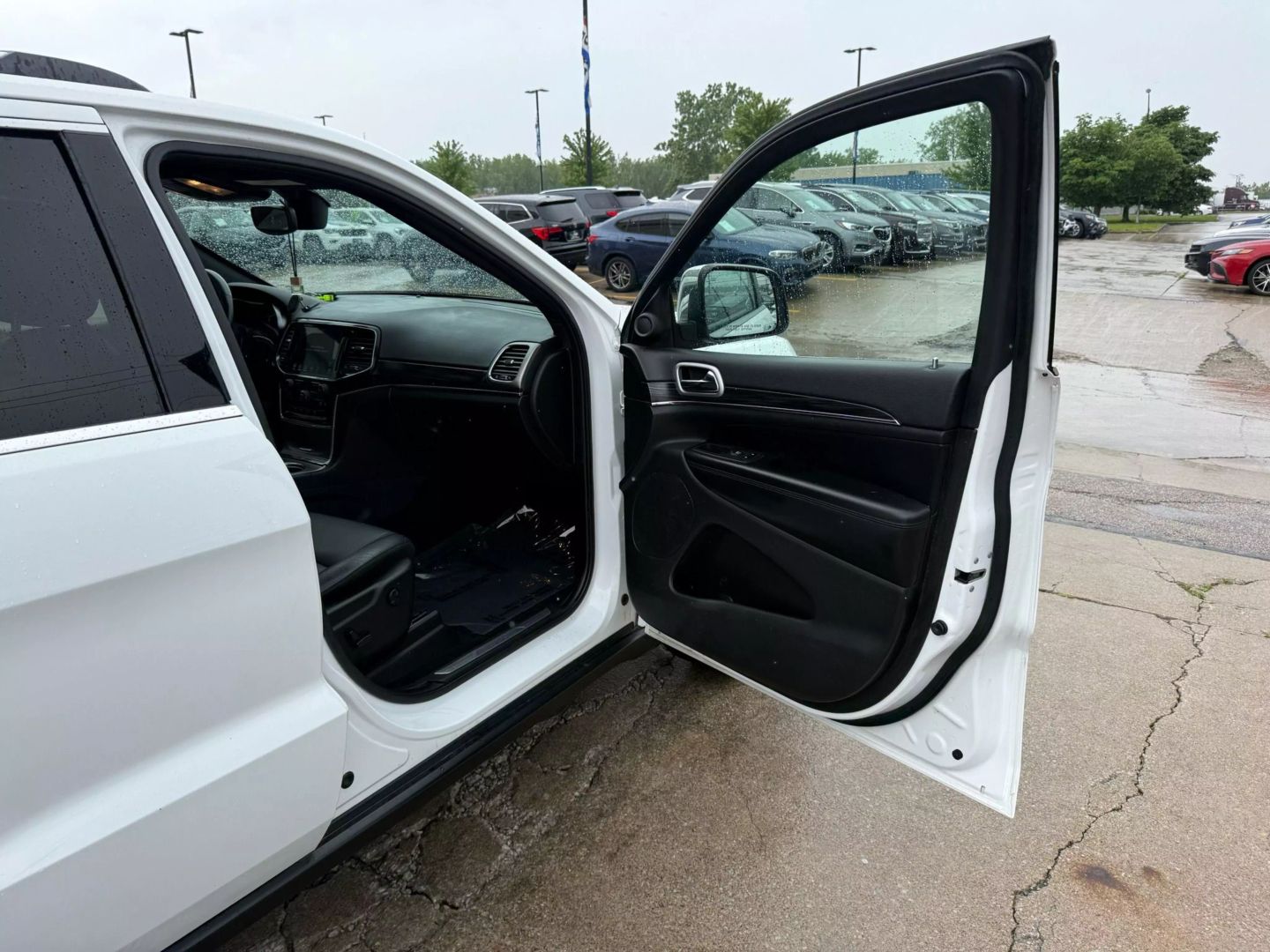 2019 Jeep Grand Cherokee - Image 24