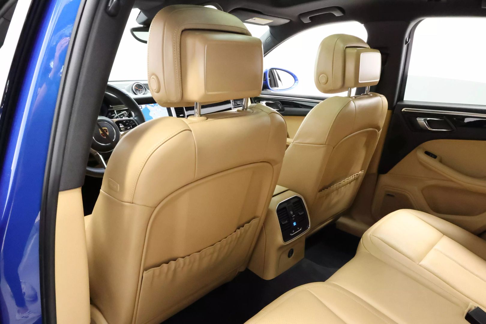 2017 Porsche Macan - Image 58