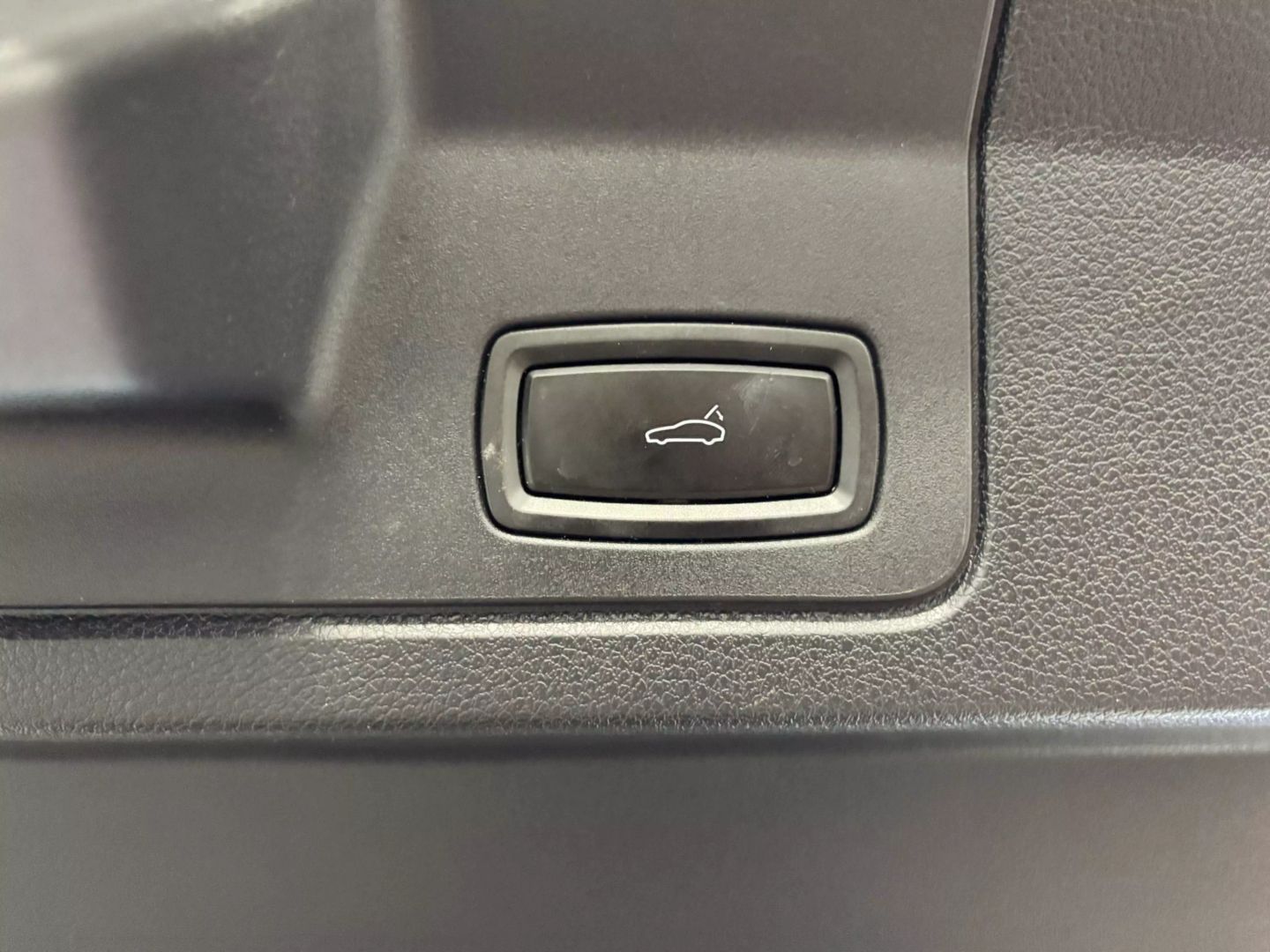 2014 Porsche Panamera S E-hybrid Sedan 4d - Image 37